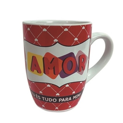 Caneca vermelha com padrão branco e texto AMOR.