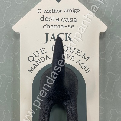 Placa decorativa em forma de casa com texto e cauda de cão preto