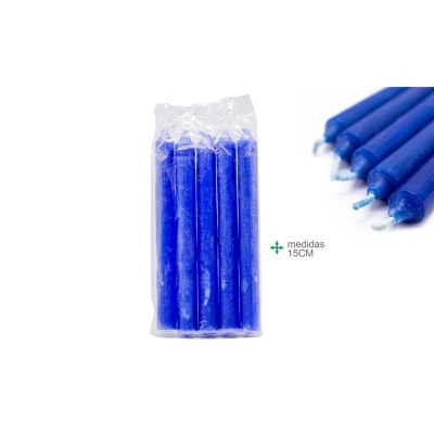 Conjunto de velas azuis embaladas em plástico transparente sobre fundo branco