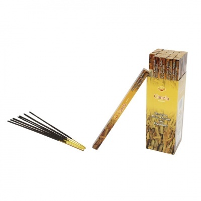 Caixa amarela de incenso Canela com varetas expostas e pacote aberto e varetas separadas