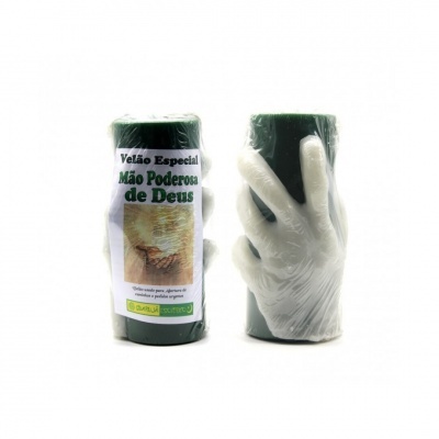 Velas verdes com texto 'Velão Especial Mão Poderosa de Deus' e mão branca em relevo.