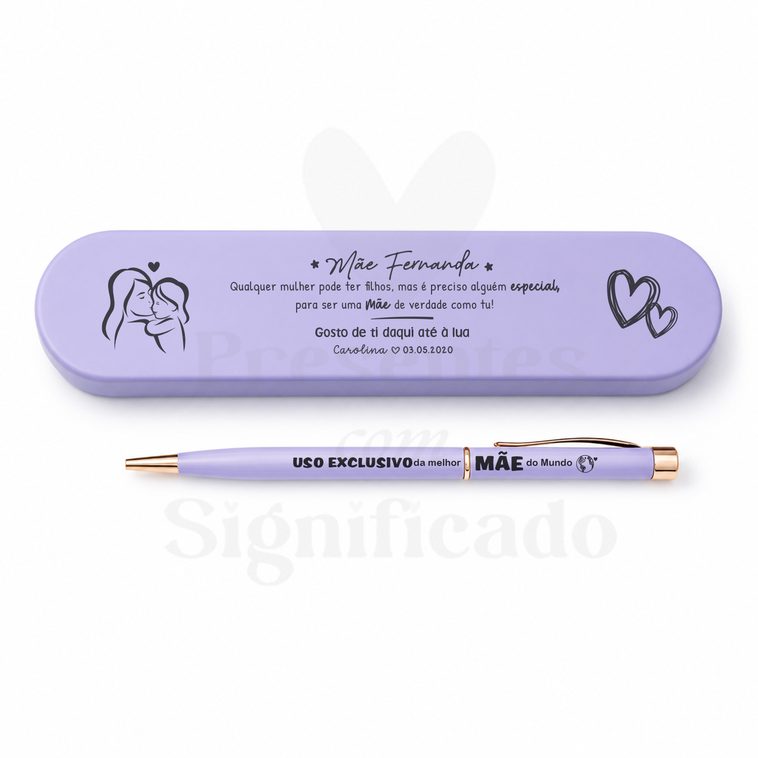 Estojo em latão c/ caneta (lilás) Estojo e caneta lilás com texto personalizado para mãe e ilustrações de mãe e filho.