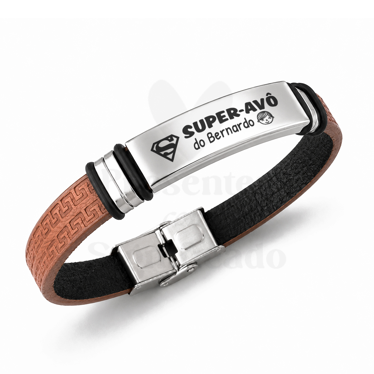 Pulseira masculina em couro e aço (camel) Pulseira de couro castanho com placa metálica gravada e fecho prateado