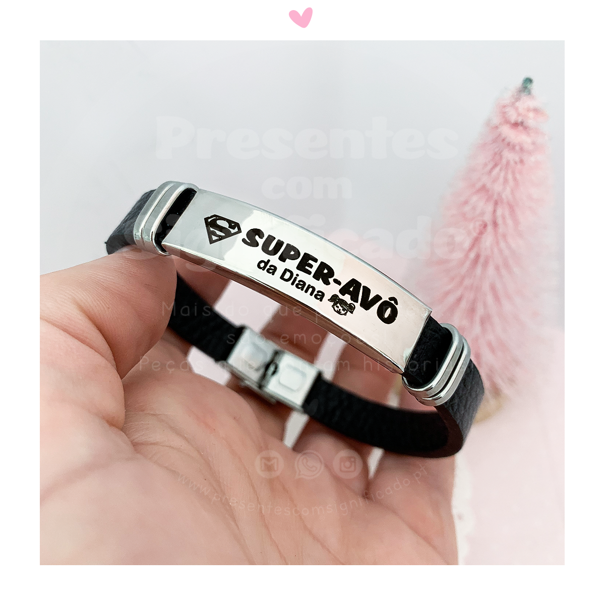 Pulseira masculina em silicone e aço (preta) Pulseira preta e prata com gravação 'SUPER-AVÔ da Diana' em fundo branco e árvore rosa