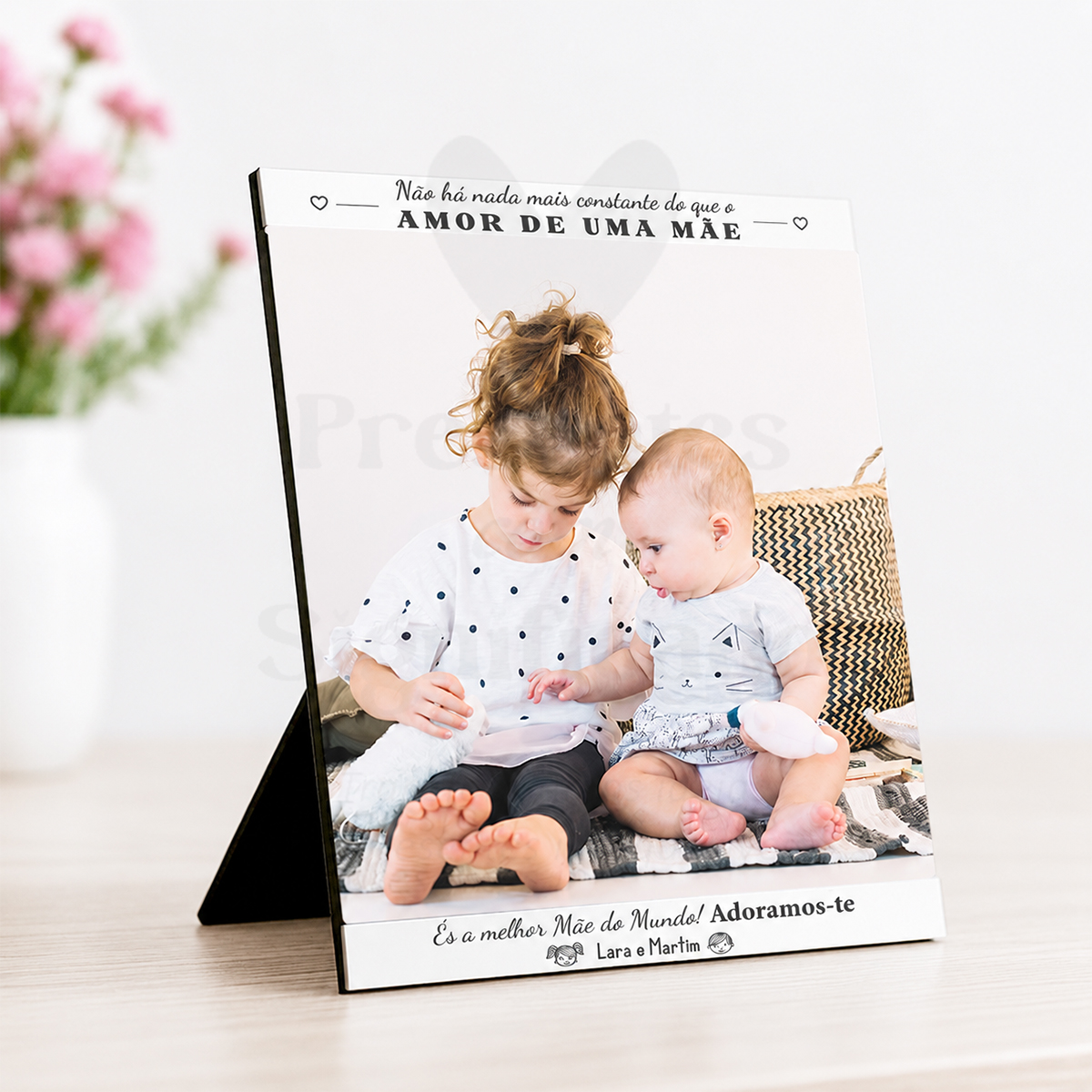 Moldura vertical (3 tamanhos disponíveis) Calendário fotográfico de mesa com imagem de duas crianças e texto dedicado a mãe