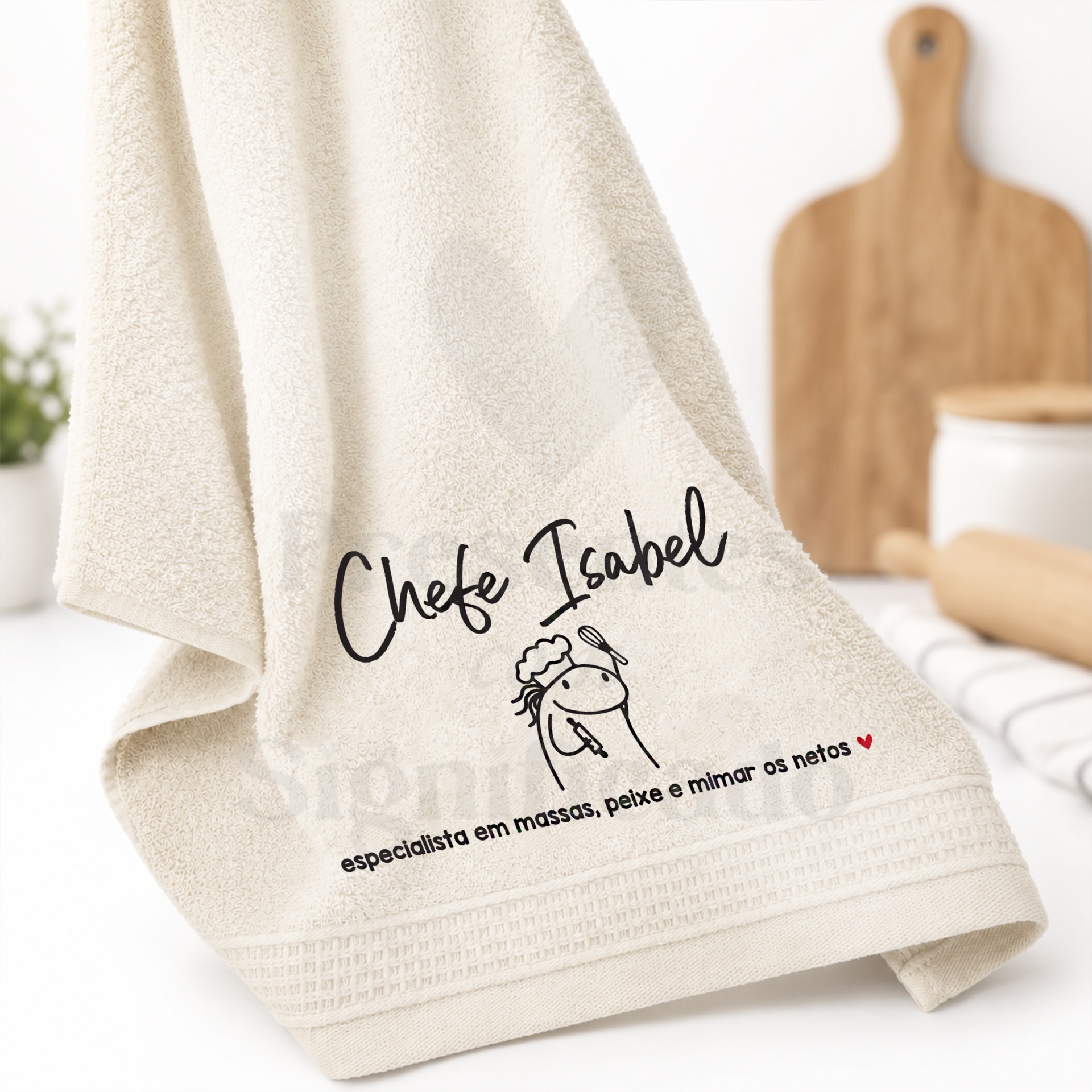 Pano de cozinha Flork - Chefe XXX, especialista em... Toalha de cozinha cremosa com bordado Chefe Isabel e desenho de chef com utensílios