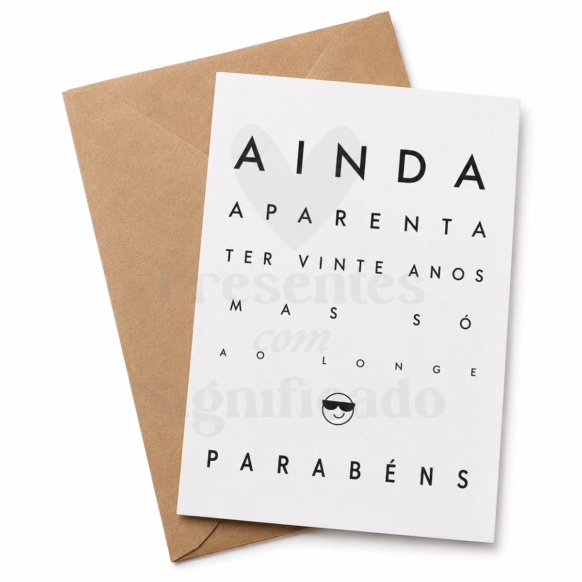 Postal de aniversário - Aparentes ter 20 Cartão branco com texto em preto e envelope castanho