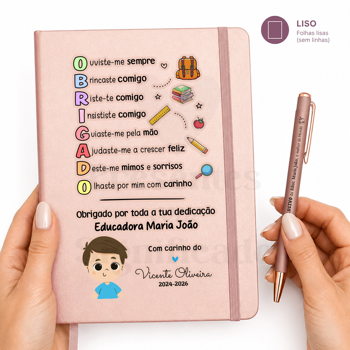 Bloco de Notas metalizado (A5 - folhas lisas) - OBRIGADA/O Caderno cor-de-rosa com texto e ilustrações educativas, mãos segurando caderno e caneta rosa.