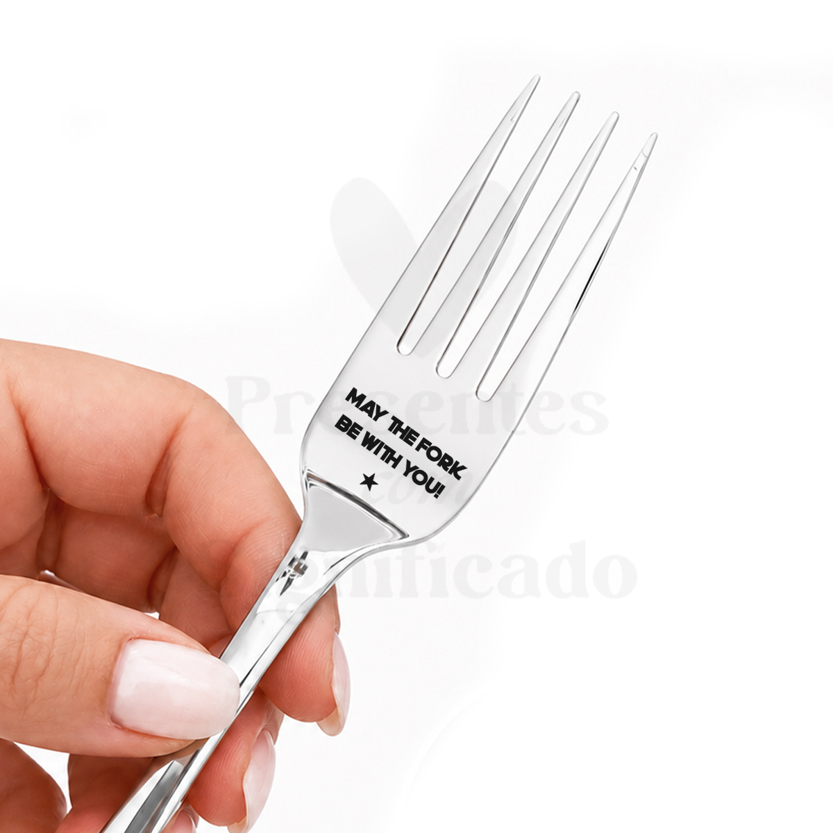 Garfo - May the fork be with you! Garfo prateado com gravação e mão segurando-o