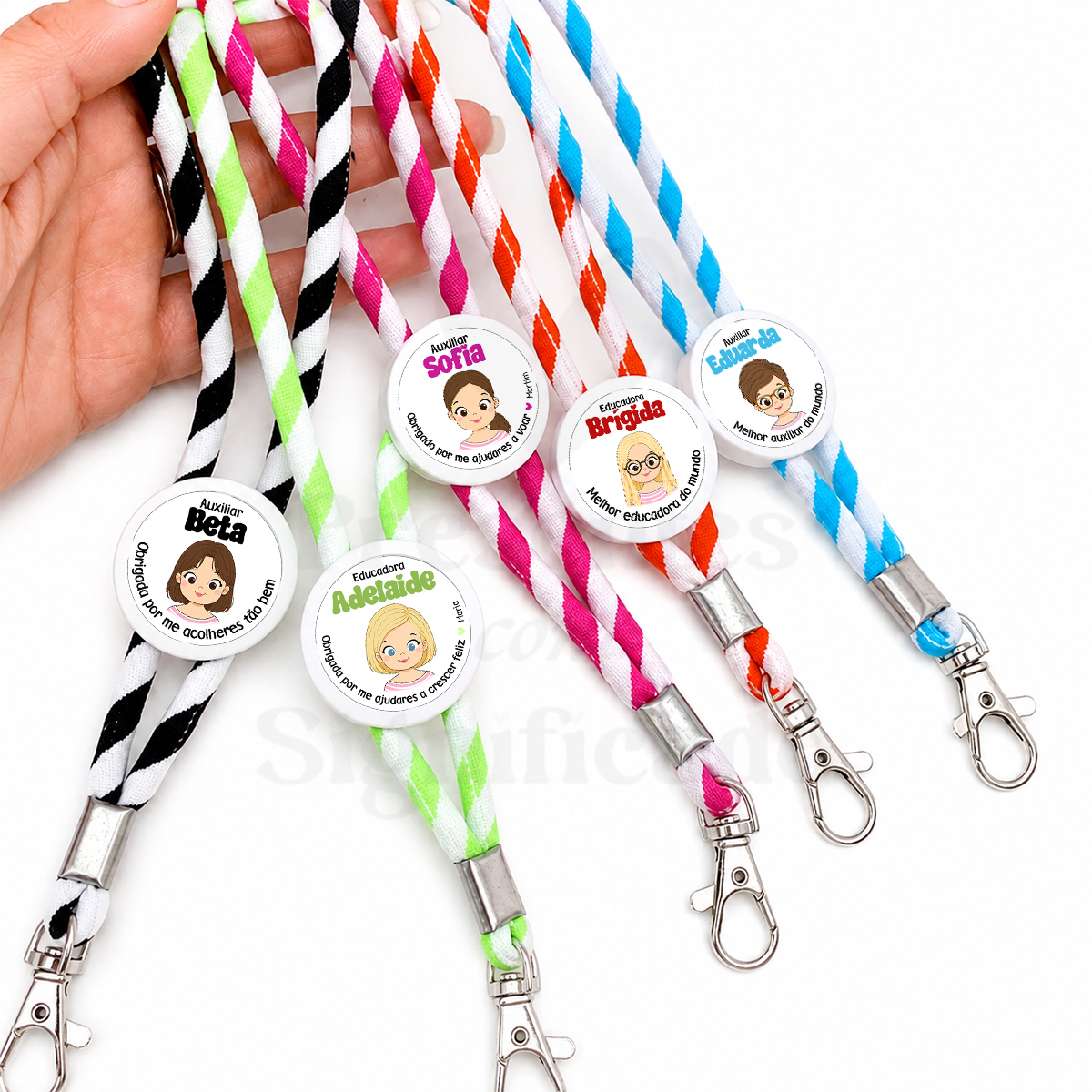 Fita curta porta-chaves Cinco fitas coloridas com porta-badge personalizado com nomes e desenhos de pessoas