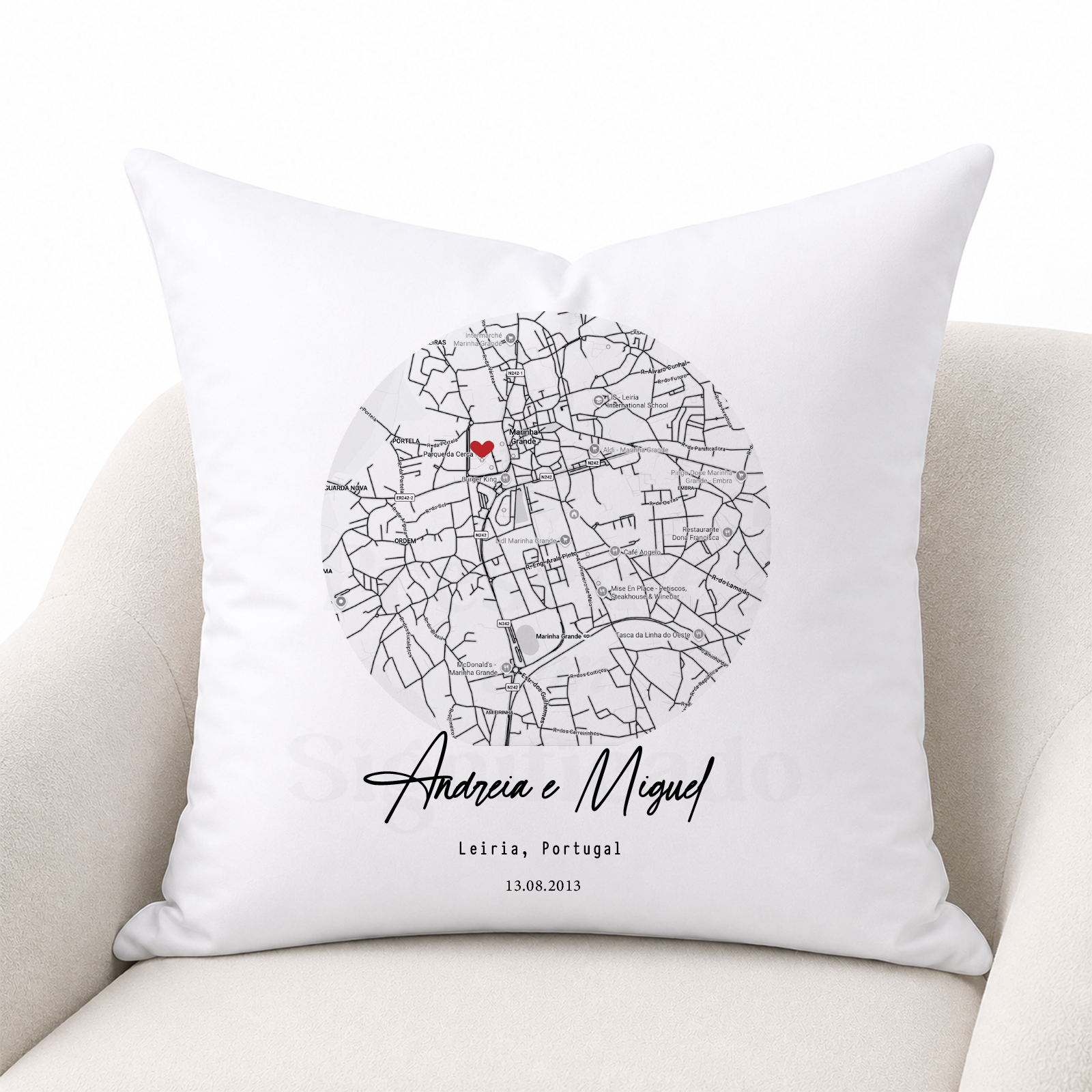 Fronha/Almofada com mapa e texto Almofada branca com mapa de Leiria Portugal e texto personalizado