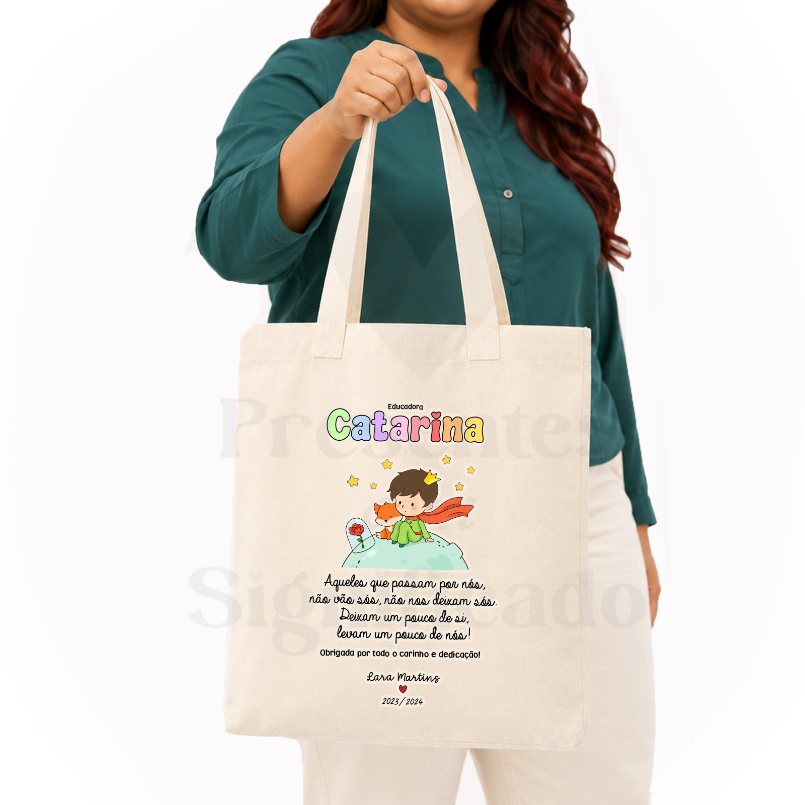 Saco/tote bag - Agradecimento escolar (Principezinho) Saco de pano bege com ilustração colorida e texto em português agradecendo educadora Catarina
