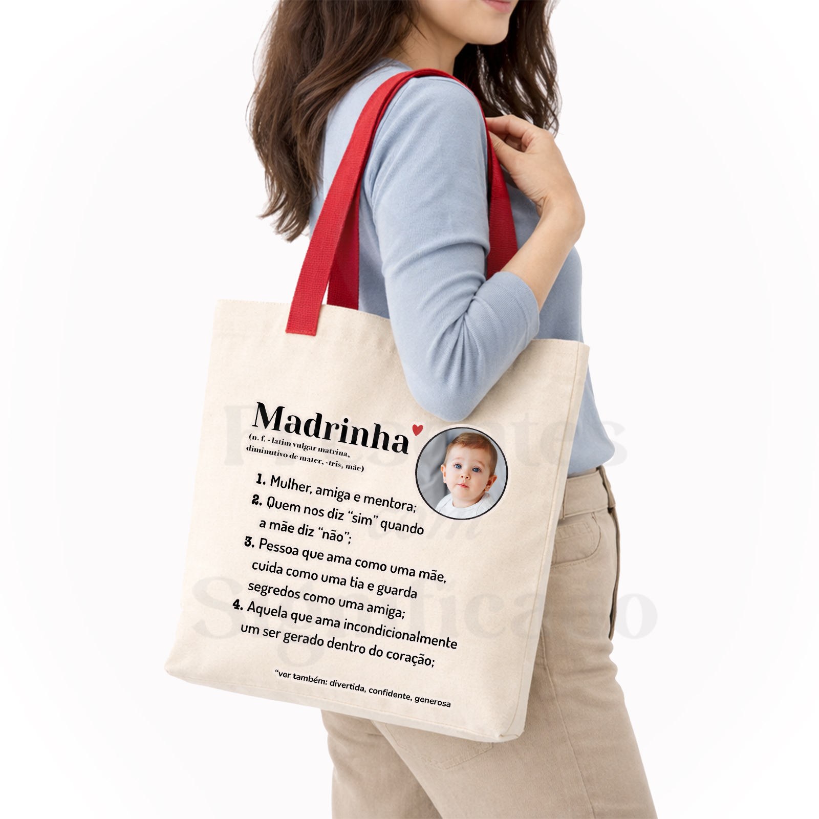 Saco/tote bag - definição de Madrinha Mala de tecido com alças vermelhas e texto em português sobre madrinha.
