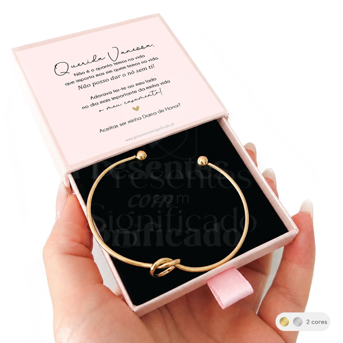 Escrava em aço com nó (com caixa) Braçadeira dourada com nó num estojo preto dentro de caixa rosa com cartão