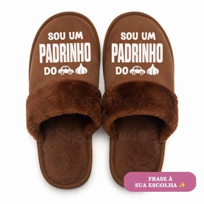 Chinelos castanhos de interior com pelo e texto branco