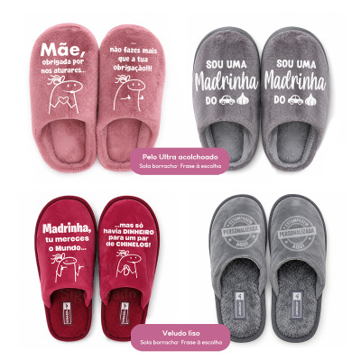 Quatro pares de chinelos com frases personalizadas para mães e madrinhas em cores rosa, cinza e vermelho