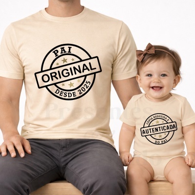 Homem e bebé com roupa bege estampada com mensagens relacionadas a pai e bebé.