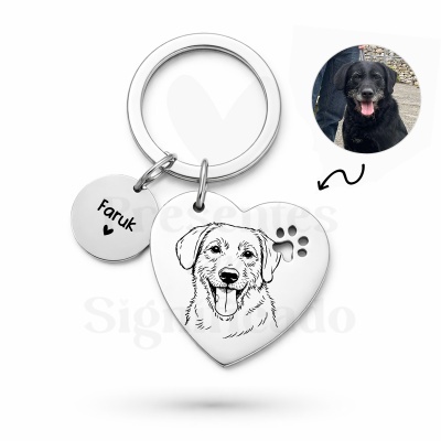 Chaveiro metálico prateado com pingentes personalizado com desenho de cão e nome Faruk
