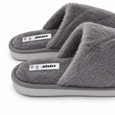 Chinelos de quarto cinzentos peludos com etiqueta JOMIX
