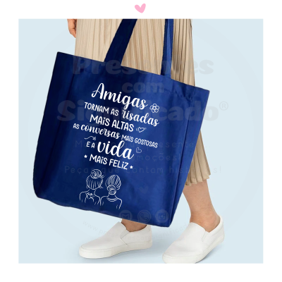 Saco de tecido azul escuro com texto branco e ilustração de duas mulheres vistas de costas