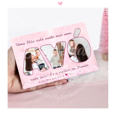 Cartão rosa Dia dos Avós com fotos de avó e neto e texto comemorativo