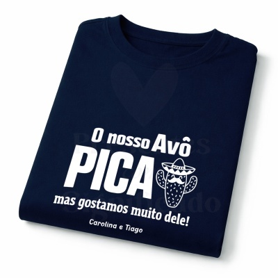 T-shirt azul escuro com texto branco e ilustração de cacto com chapéu