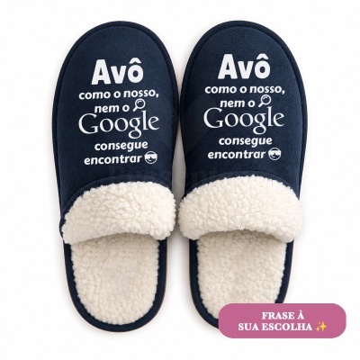 Chinelos azuis com forro branco e texto impresso para avôs