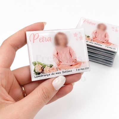 Imã quadrado personalizado com tema de batismo e foto de bebé