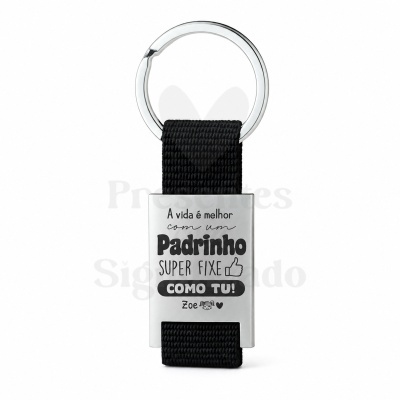 Chaveiro preto com placa metálica prateada gravada com mensagem