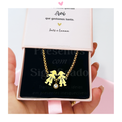 Colar dourado com pendentes femininos e cristal em caixa rosa com dedicatória para avó