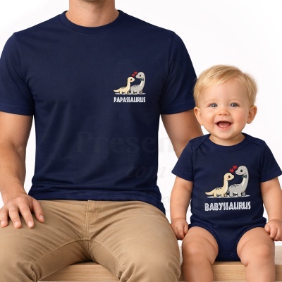 Camisola e body azul escuro com dinossauros e texto para pai e bebé
