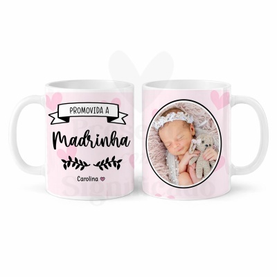 Caneca branca decorada com texto e foto de bebé com peluche