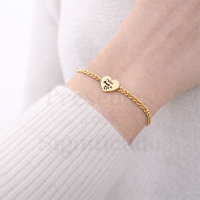 Pulseira dourada com pendente coração e gravação Melhor Avó do