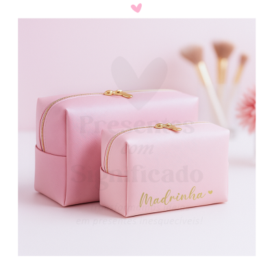 Duas necessaires rosa com fecho dourado e 'Madrinha' escrito