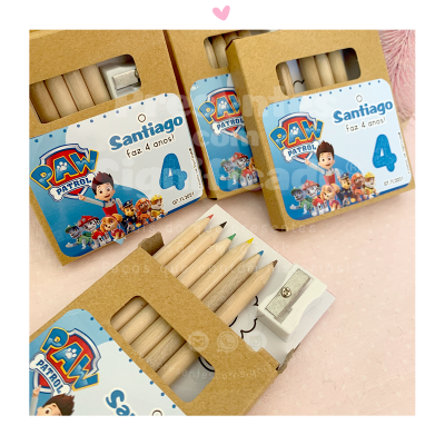 Lápis de cor em embalagem de cartão com rótulo da Patrulha Pata personalizado com nome e idade