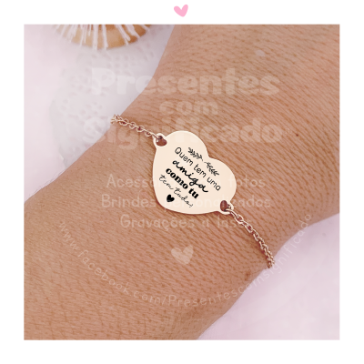 Pulseira com pendente de cora e7 e3o em ouro rosa com gravura e texto