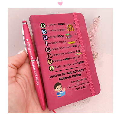 Caderno e caneta cor-de-rosa com poema de agradecimento e ilustrações na capa