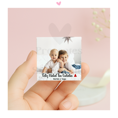 Moldura quadrada com foto de duas crianças e texto personalizado de Natal