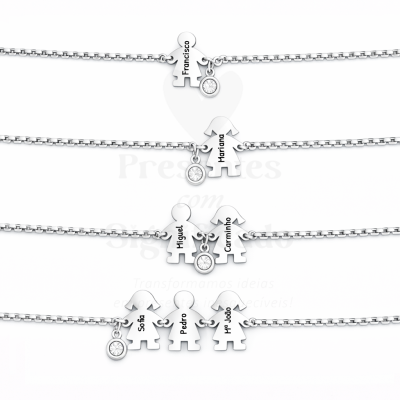 Pulseiras prateadas com figuras de menino e menina gravadas com nomes e pendente com pedra brilhante.