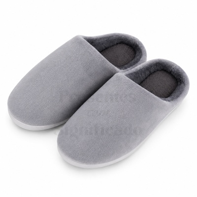 Chinelos de quarto cinza suaves com interior felpudo e sola branca