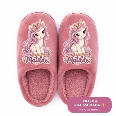 Chinelos rosa com desenho de unicórnio e nome Matilde
