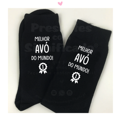 Par de meias pretas com frase e selo branco