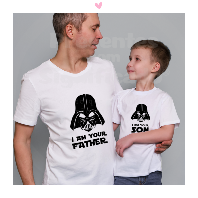 T-shirts brancas com ilustrações de capacetes de Darth Vader e textos relacionados ao pai e filho.