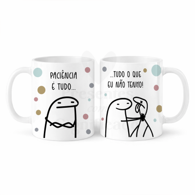 Canecos brancos com ilustrações minimalistas e texto em português sobre paciência