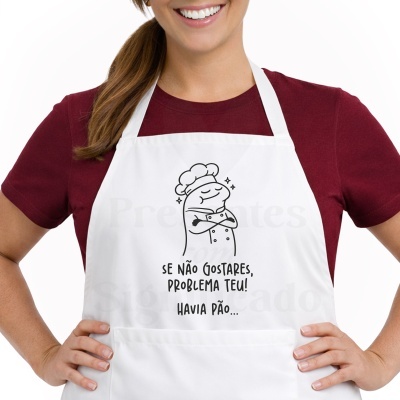 Avental branco com ilustração de pão chef e texto em português