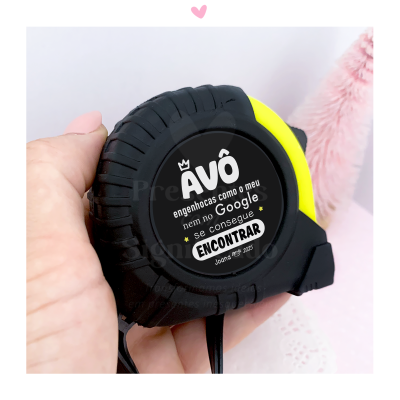 Trena preta e amarela com texto para avô