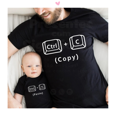T-shirts pretas para adulto e bebé com teclas de atalho 'Ctrl + C (Copy)' e 'Ctrl + V (Paste)'. Homem e bebé deitados sobre fundo branco
