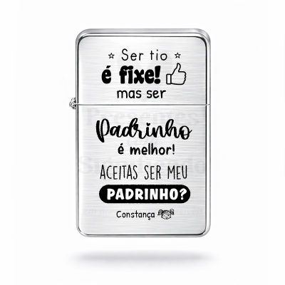 Isqueiro metálico prateado com texto solicitado para padrinho em português.