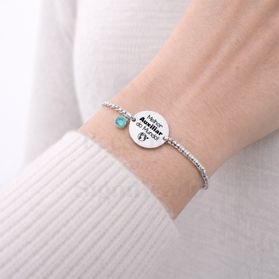 Pulseira prata com pendente redondo gravado e pedra azul