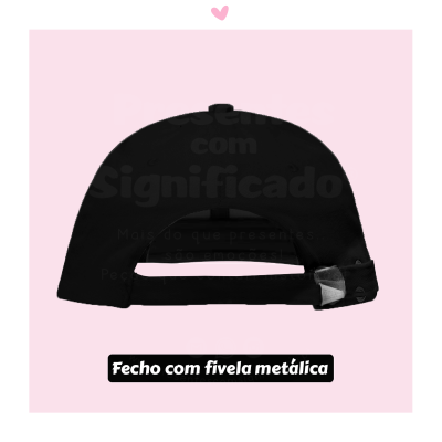Boné preto com fecho metálico